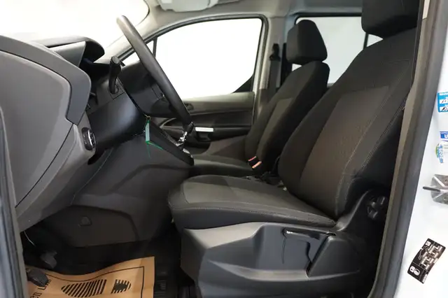 Ford Transit Connect view 15