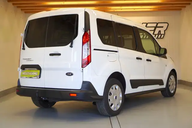 Ford Transit Connect view 4