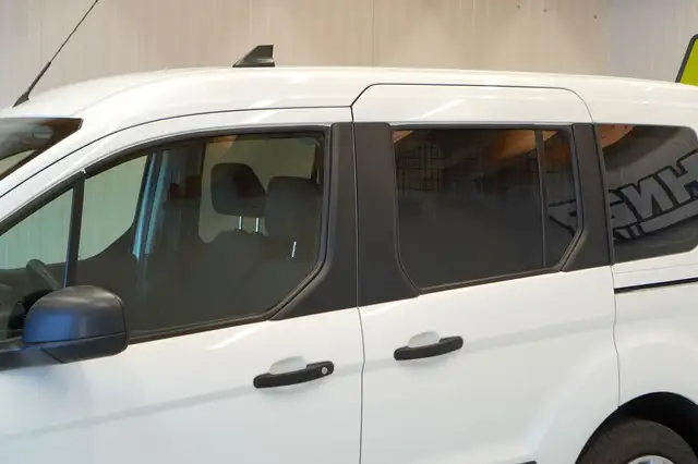 Ford Transit Connect view 12