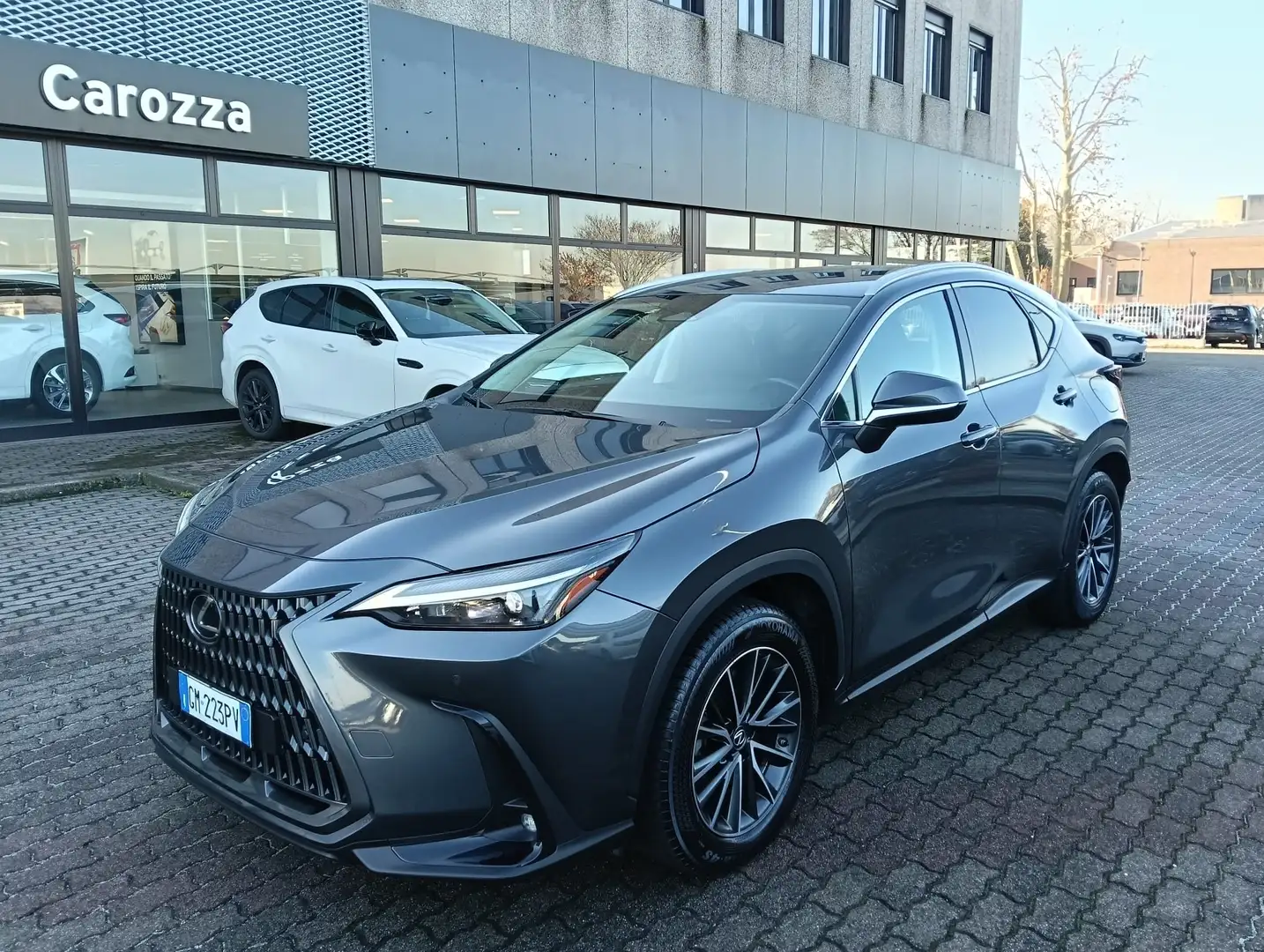 Lexus NX 200t NX II 2022 450h+ 2.5 phev Premium 4wd 309cv e-cvt Grijs - 1