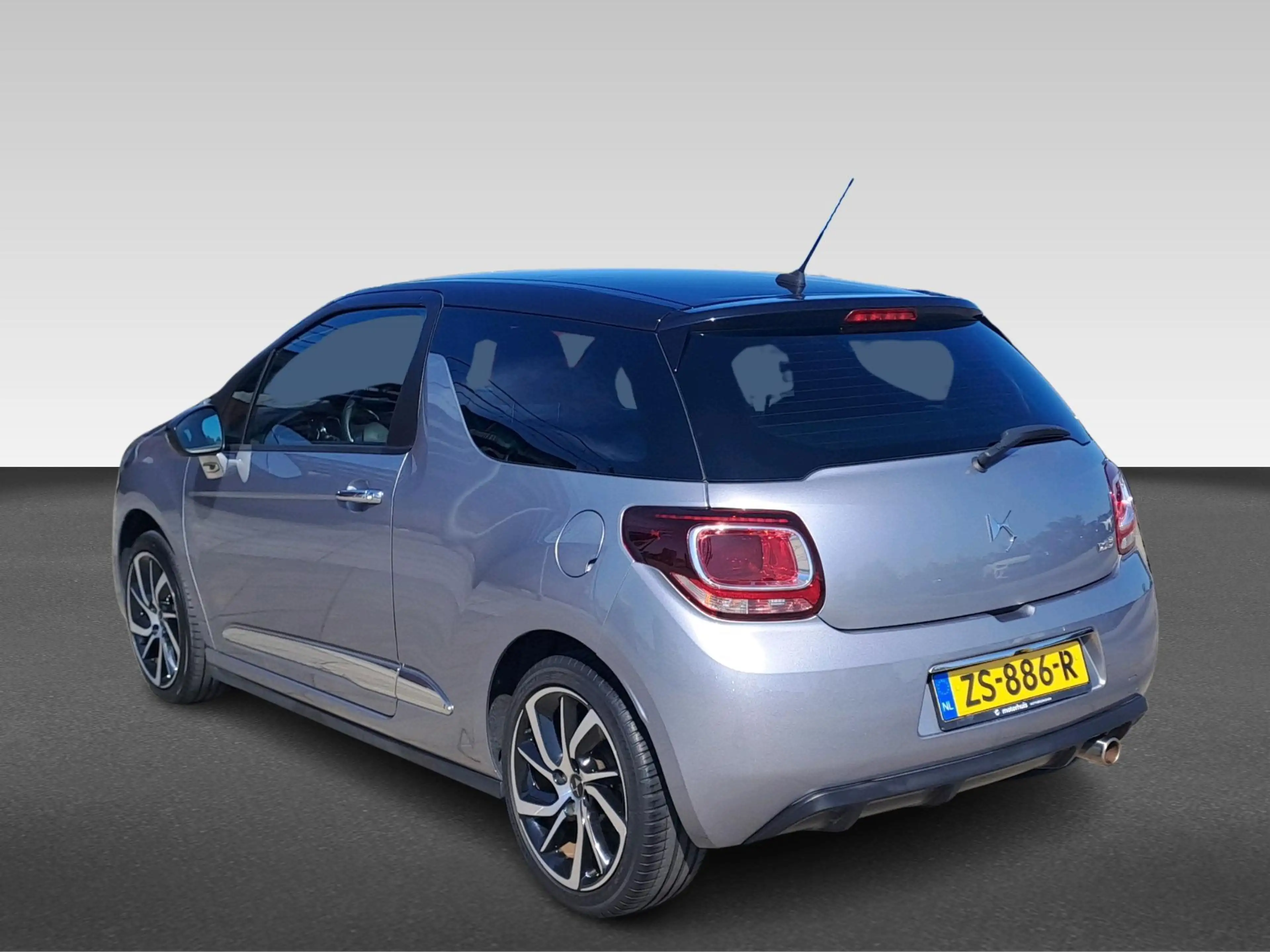 DS Automobiles DS 3 1.2 PureTech Connected Chic | Achteruitrijcamera | — photo 3
