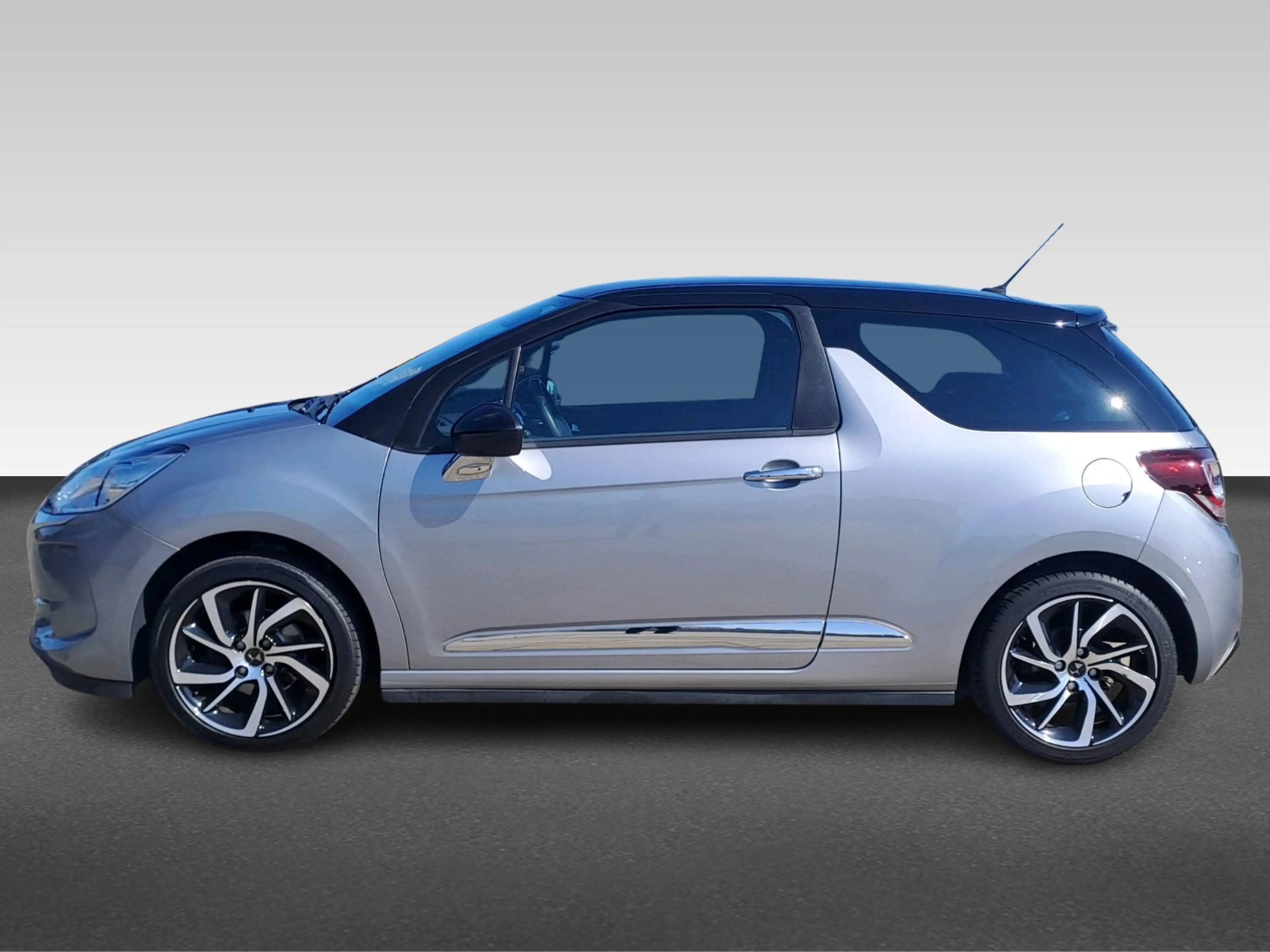 DS Automobiles DS 3 1.2 PureTech Connected Chic | Achteruitrijcamera | — photo 2