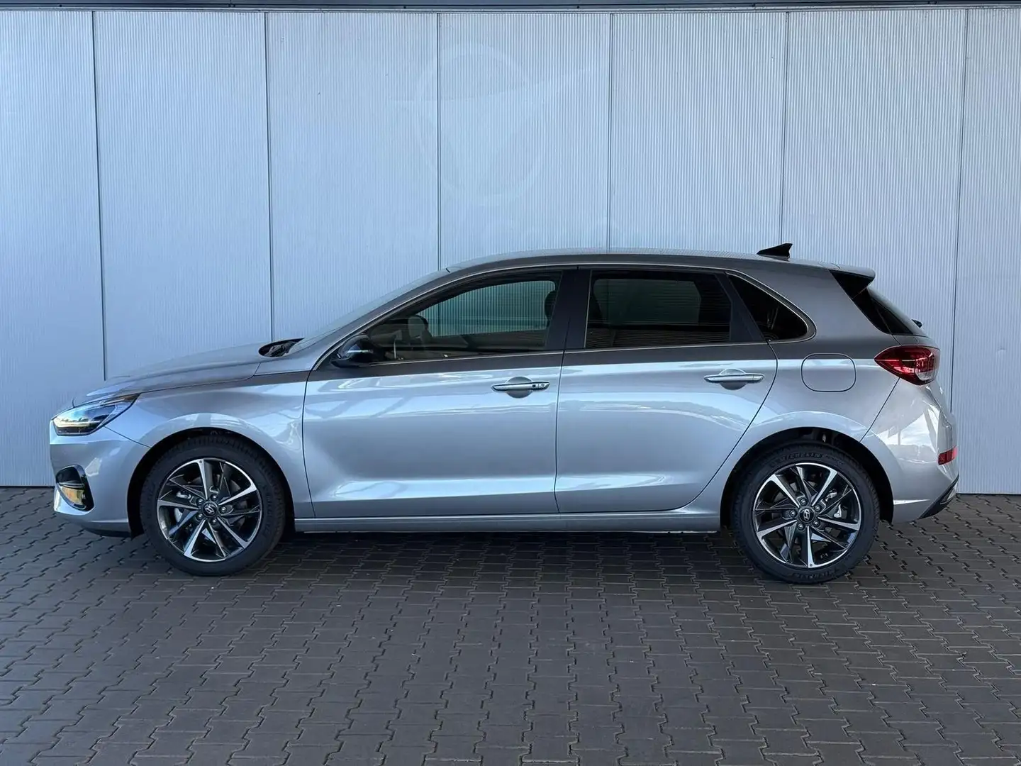 Hyundai i30 1.5 T-GDI MHEV DCT Navi LED Kam Shzg DAB Tem - 2