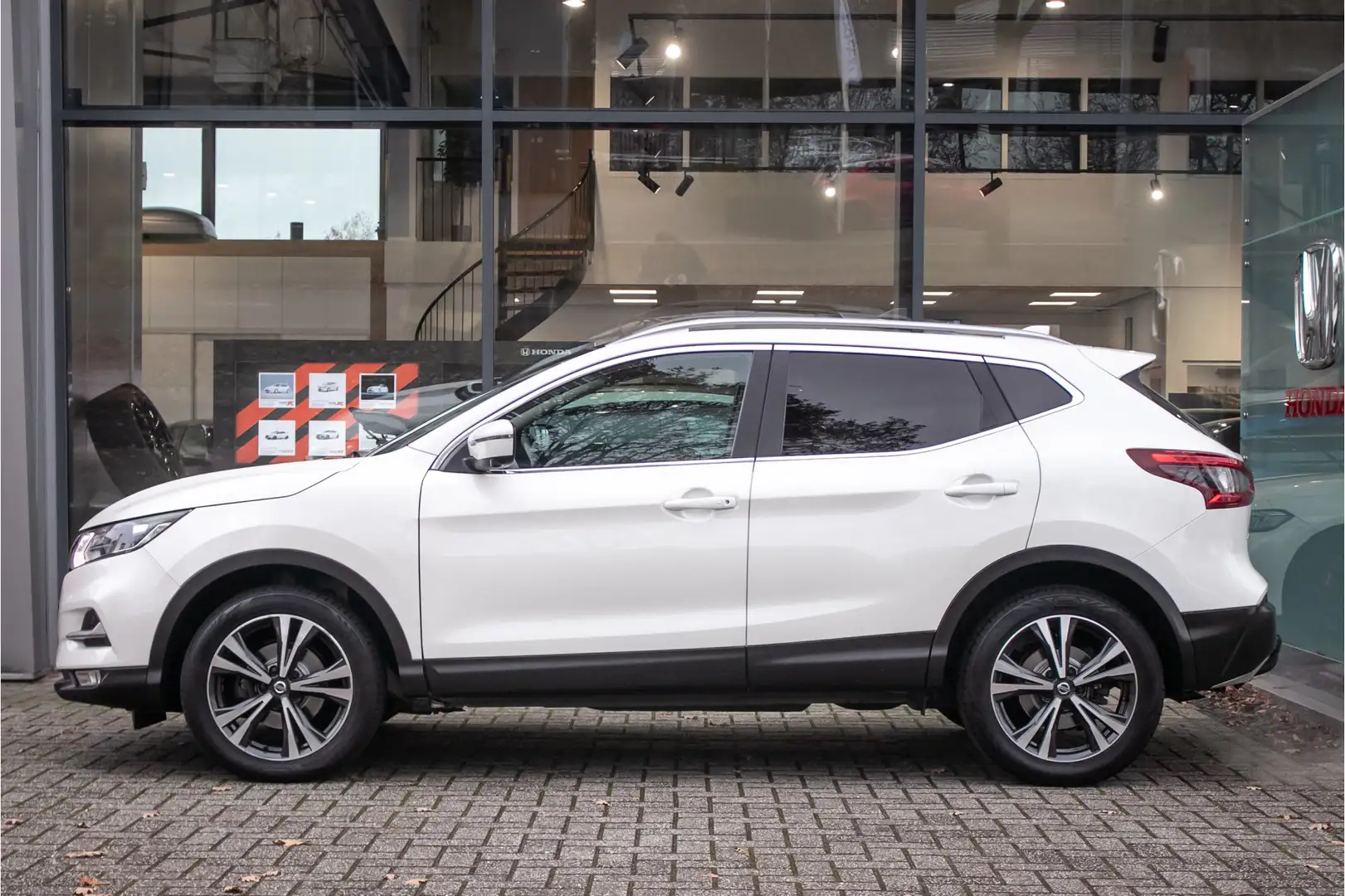 Nissan Qashqai 1.2 N-Connecta Automaat - Trekhaak | Panodak | Nav Blanc - 2
