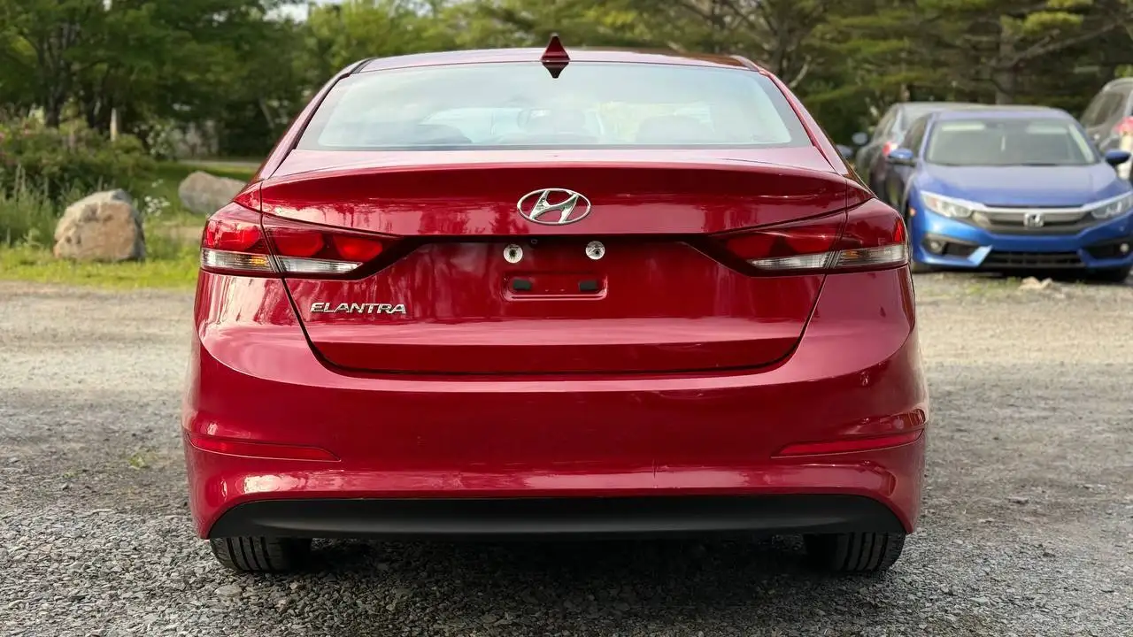 Hyundai ELANTRA fotografie Hyundai ELANTRA