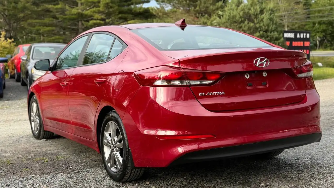 Hyundai ELANTRA fotografie Hyundai ELANTRA