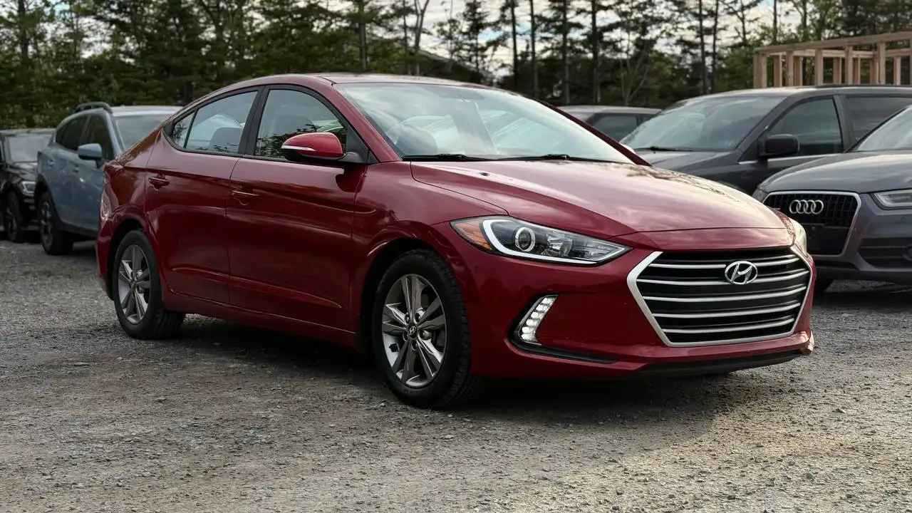 Hyundai ELANTRA fotografie Hyundai ELANTRA