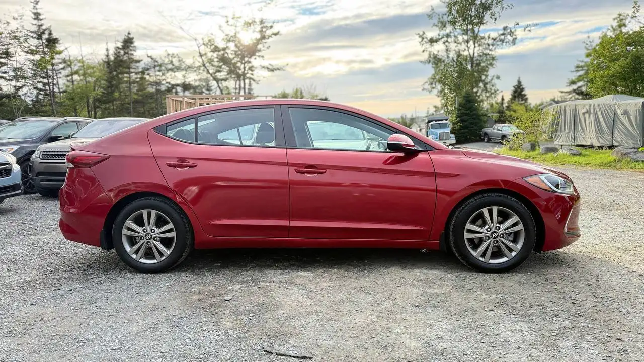 Hyundai ELANTRA fotografie Hyundai ELANTRA