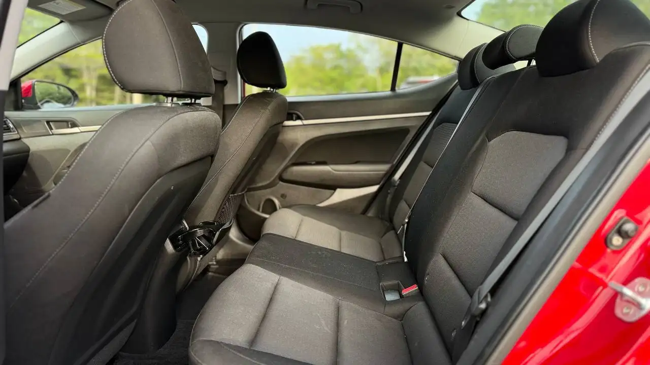 Hyundai ELANTRA fotografie Hyundai ELANTRA