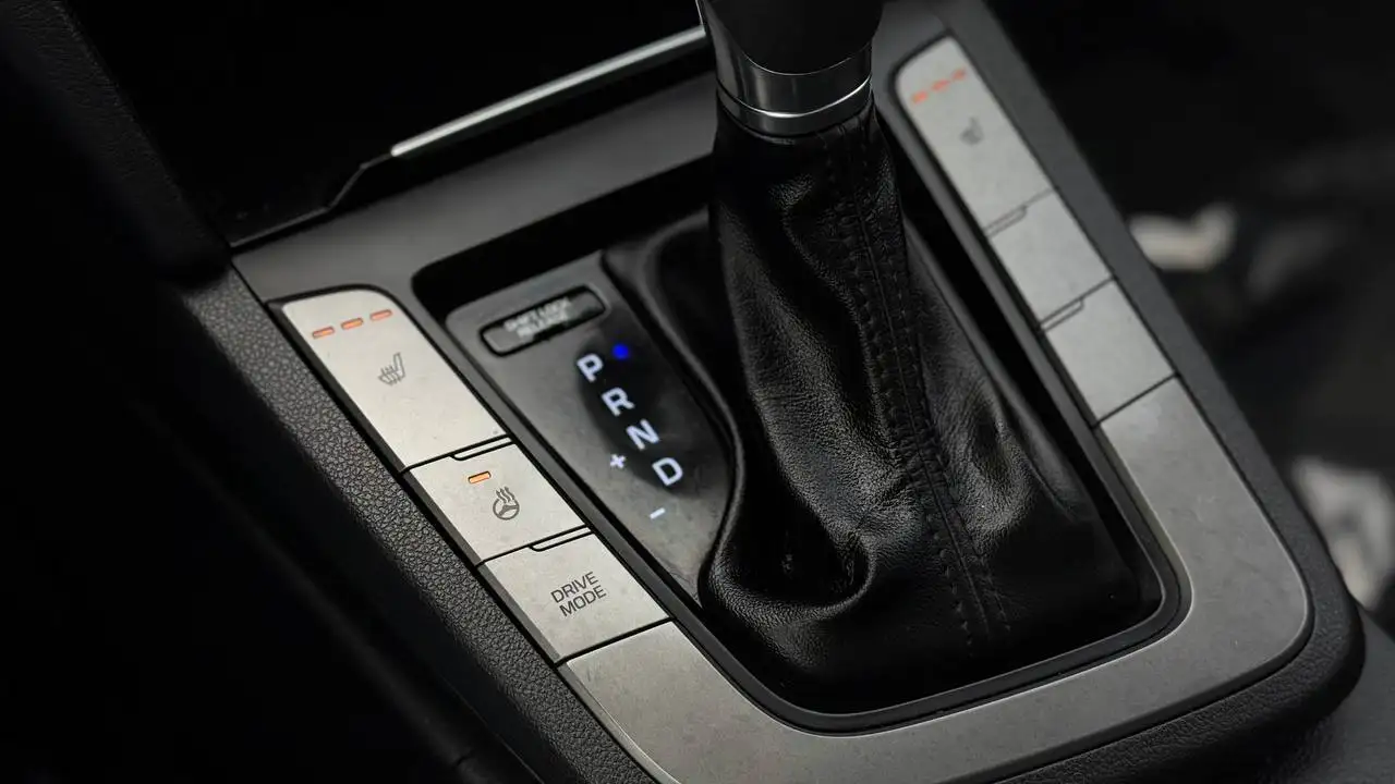 Hyundai ELANTRA fotografie Hyundai ELANTRA