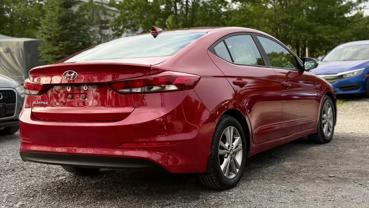 Hyundai ELANTRA fotografie Hyundai ELANTRA