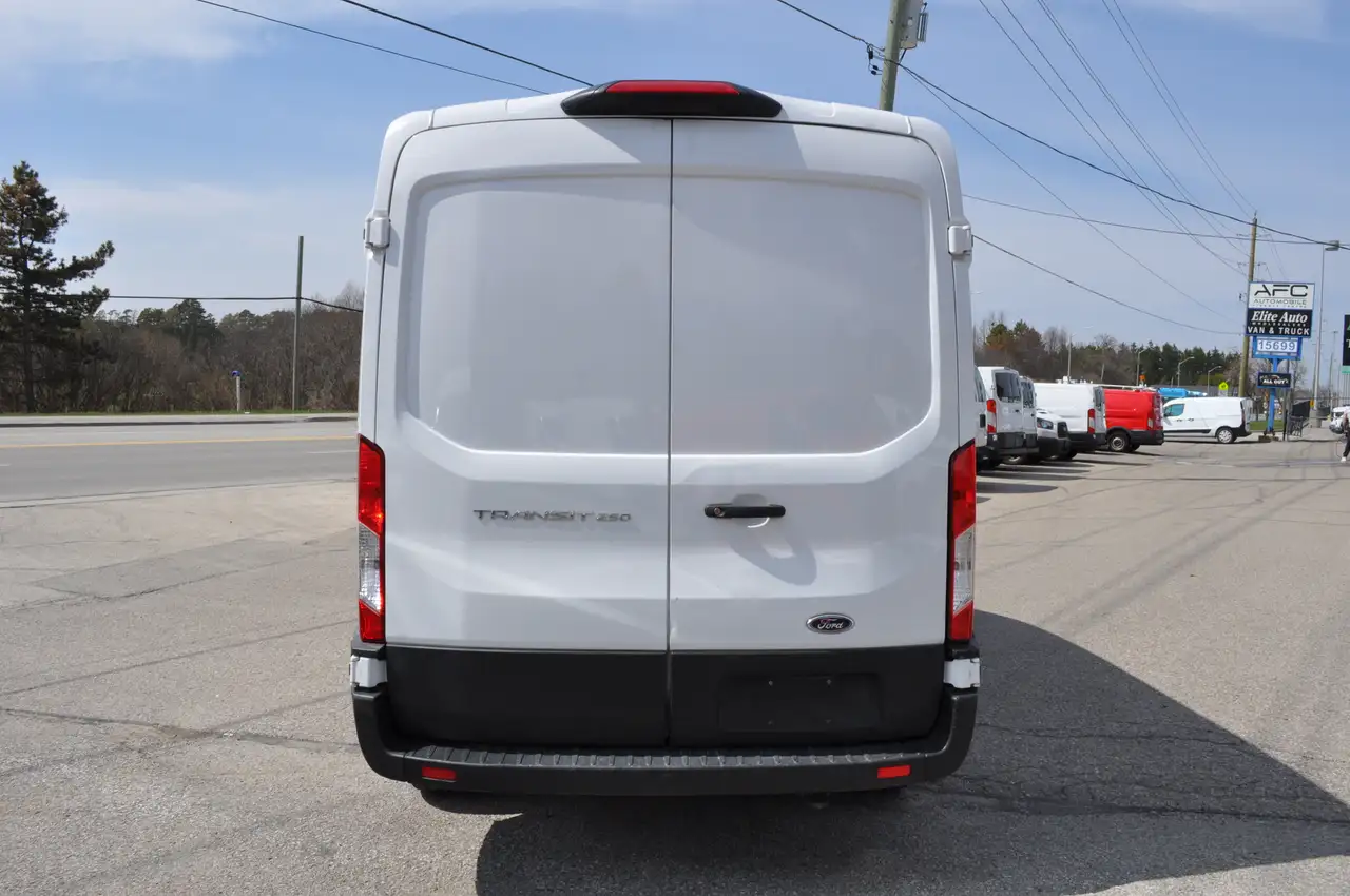 Ford Transit Cargo Van снимка Ford Transit Cargo Van