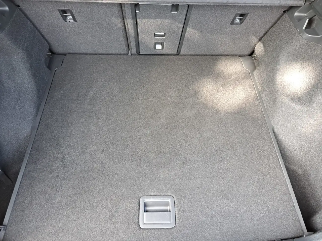 Volkswagen ID.5 Pro 3,99% AHK WÄRMEPU NAV APP MATRIX 21" KAM ACC, миниатюра 12