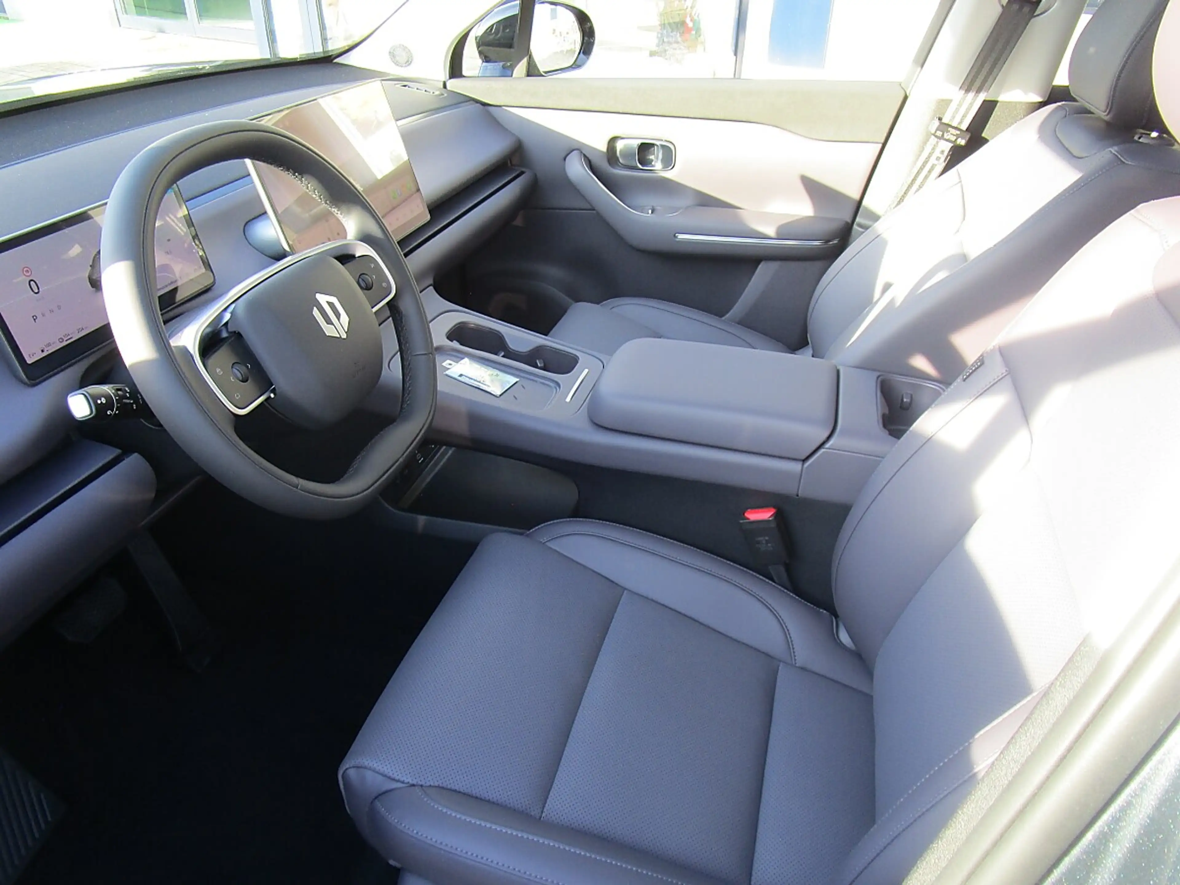 Leapmotor C10 REEV 28,4kWh — photo 7