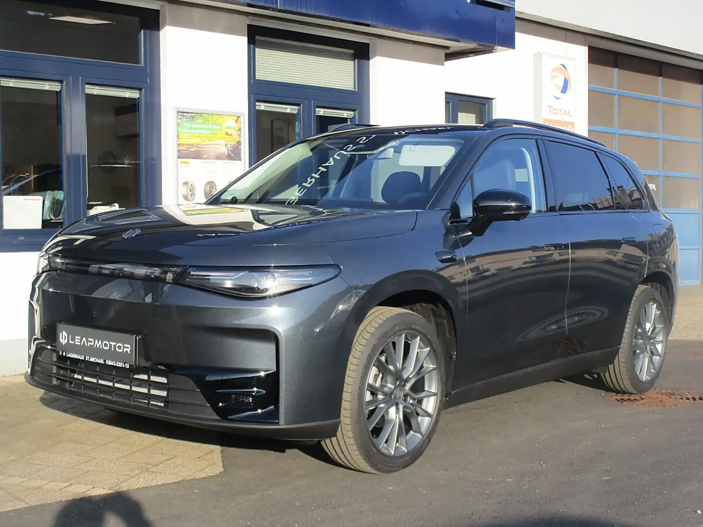 Leapmotor C10 REEV 28,4kWh Grau - 1