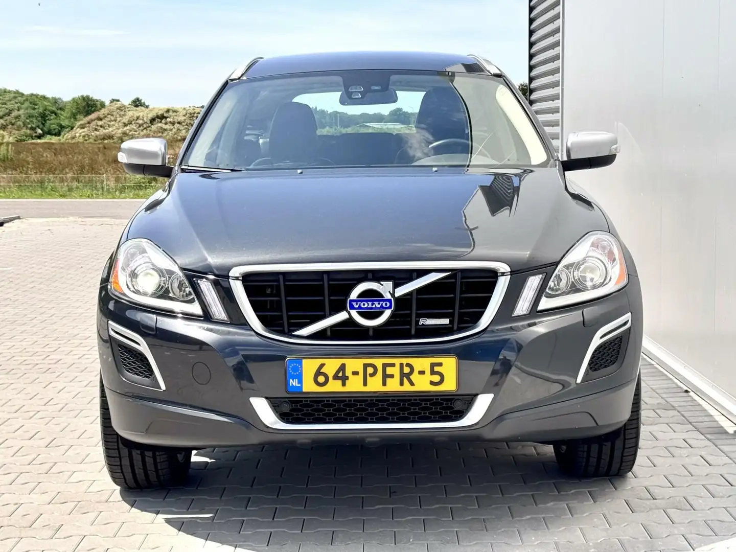 Volvo XC60 2.0 T5 R-Design | Youngtimer | Xenon | AUT | NL au Grijs - 2