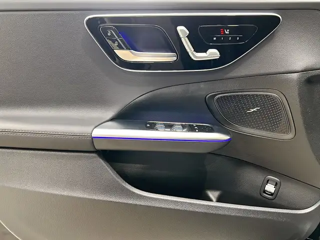 Mercedes-Benz 220 view 13
