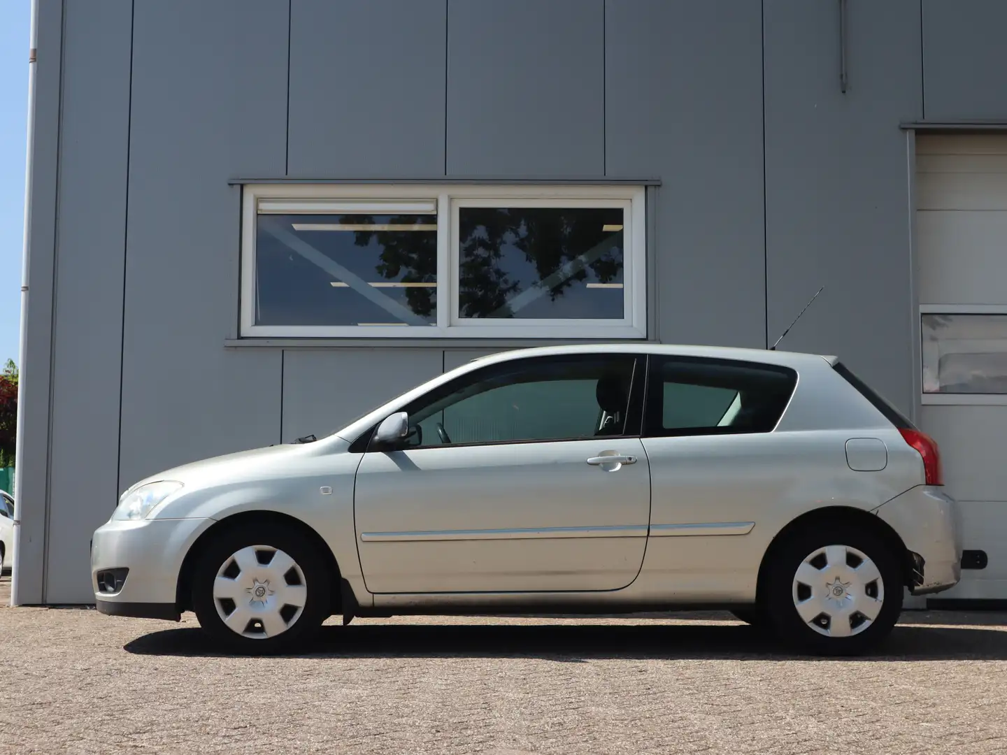 Toyota Corolla 1.6 VVT-i Linea Sol / Airco koud / apk 02-05-2026 Grijs - 2
