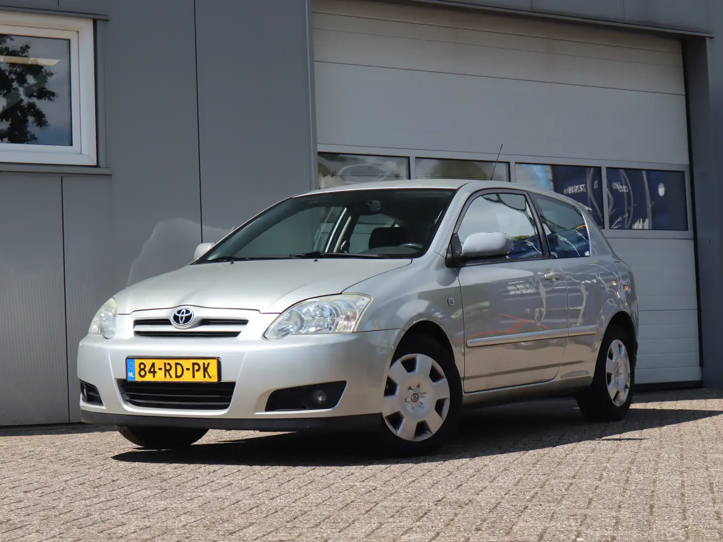 Toyota Corolla 1.6 VVT-i Linea Sol / Airco koud / apk 02-05-2026 Grijs - 1
