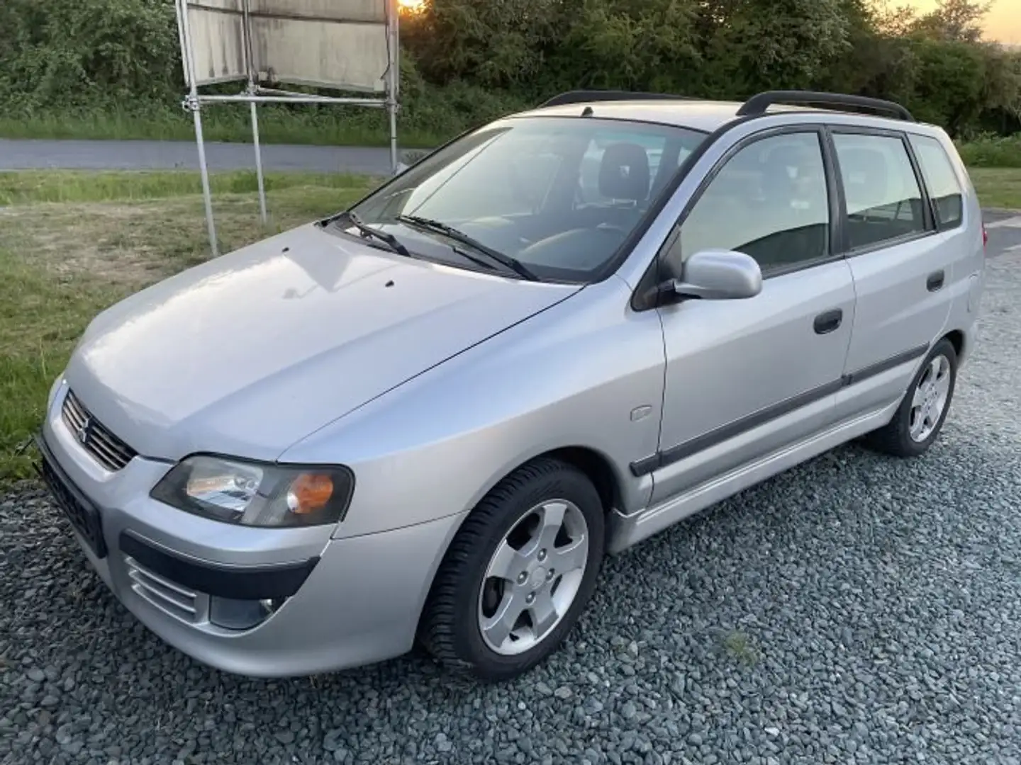 Mitsubishi Space Star 1.9 DI-D Comfort/ 1 Hand Plateado - 1