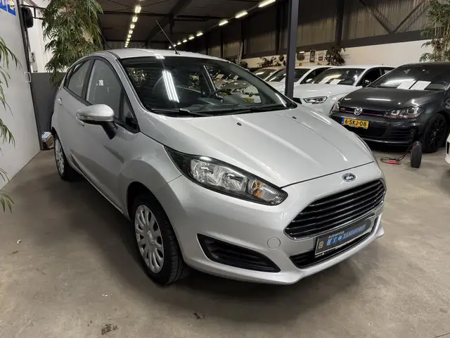 Ford Fiesta view 3
