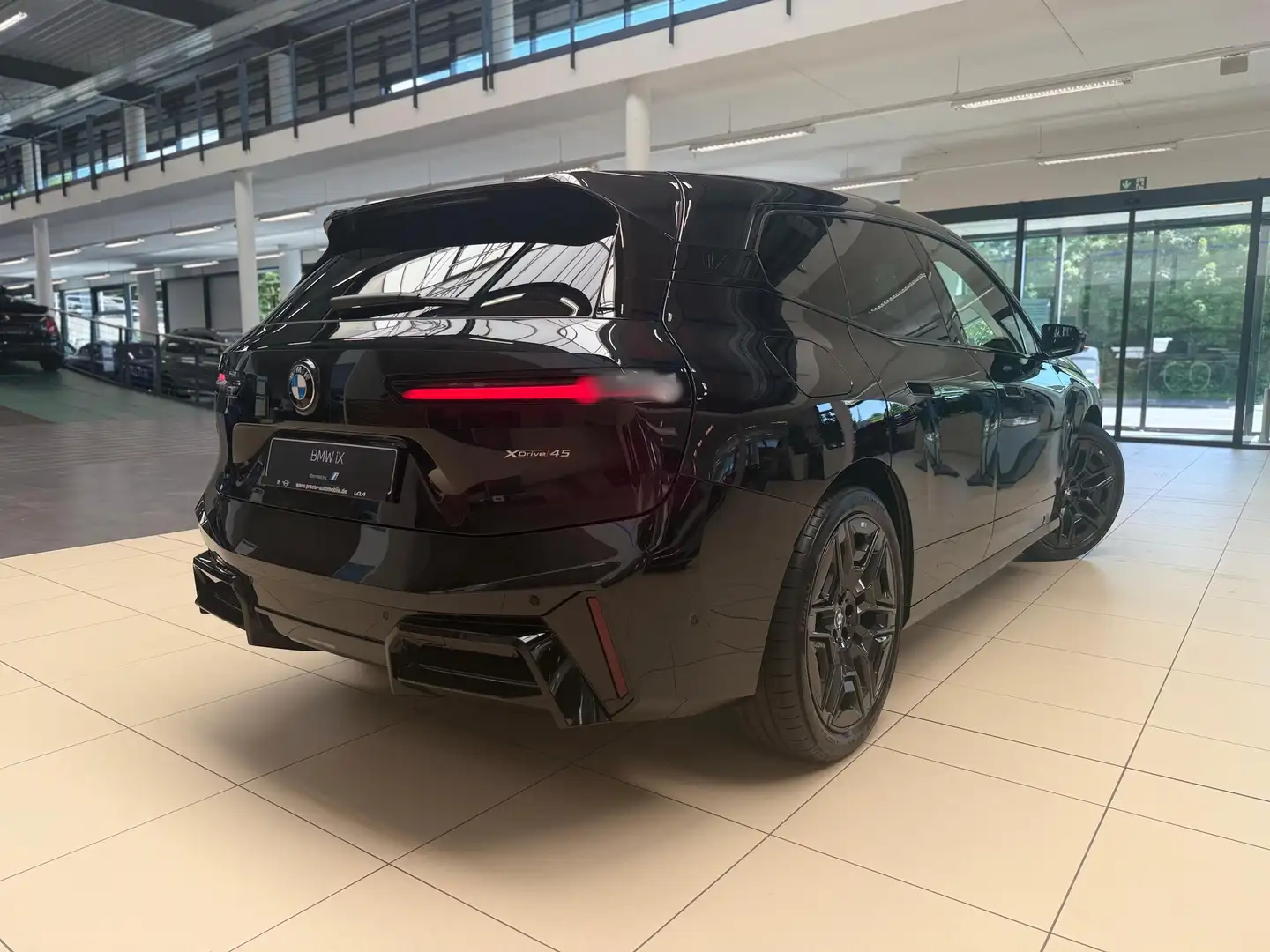 BMW iX xDrive45 MSport+HuD+PANO+AHK+H/K+DA+uvm. Schwarz - 2