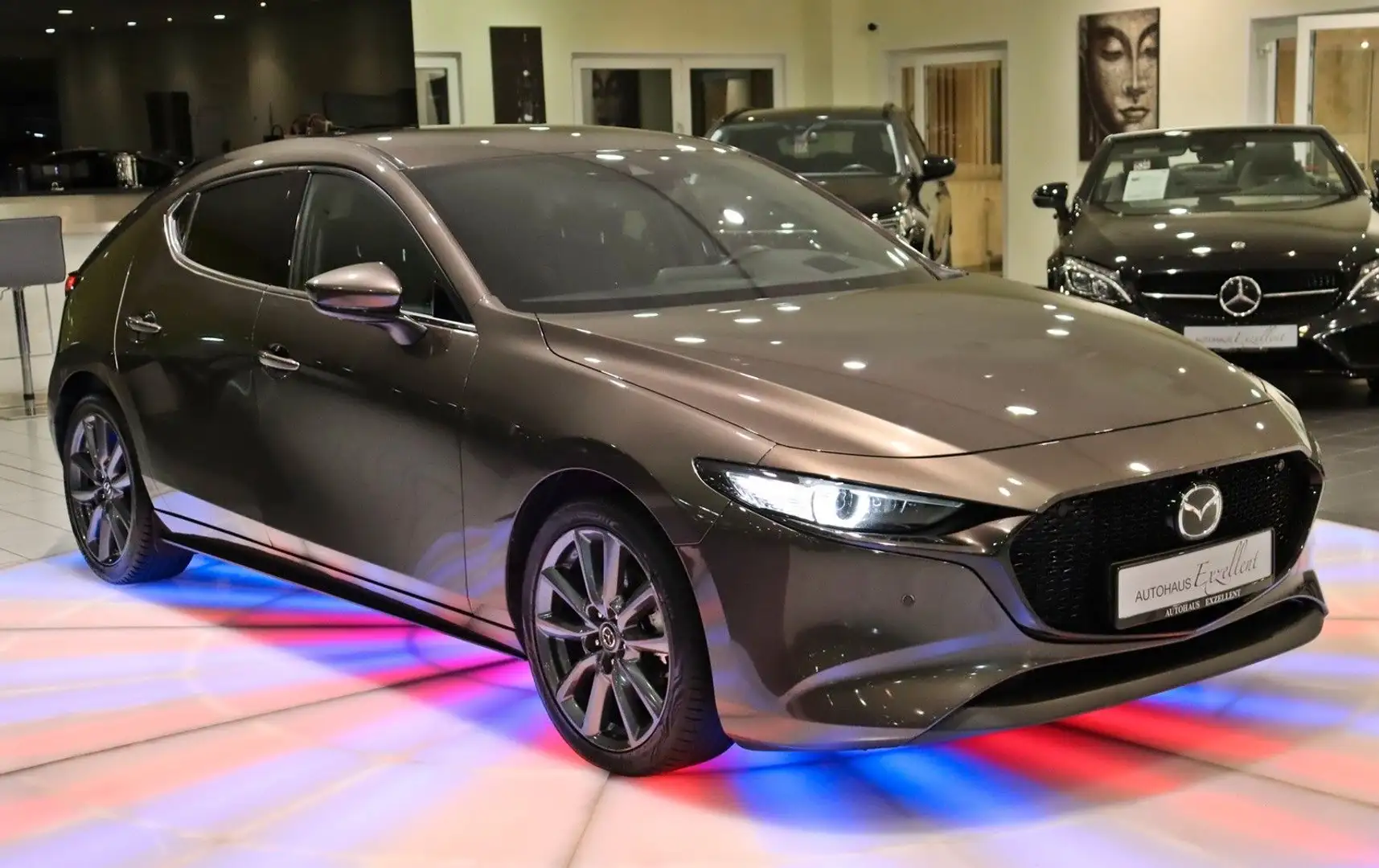 Mazda 3 Selection *NAVI*LED*SHZ*PDC*TEMPOMAT*BOSE*MFL Braun - 2