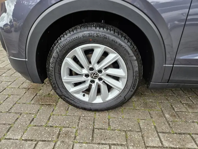 Volkswagen T-Cross view 4