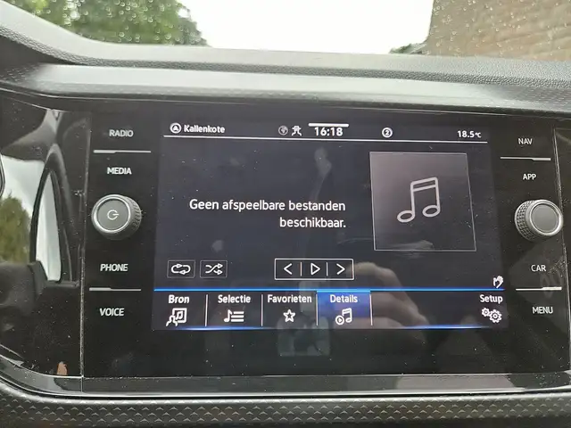 Volkswagen T-Cross view 9