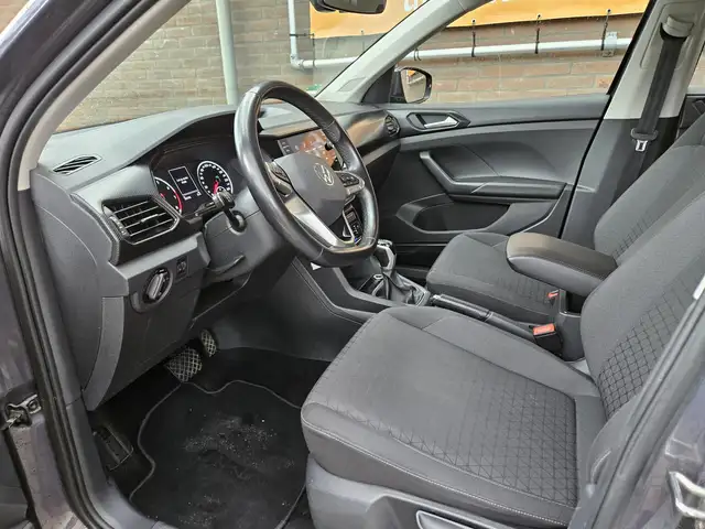 Volkswagen T-Cross view 5