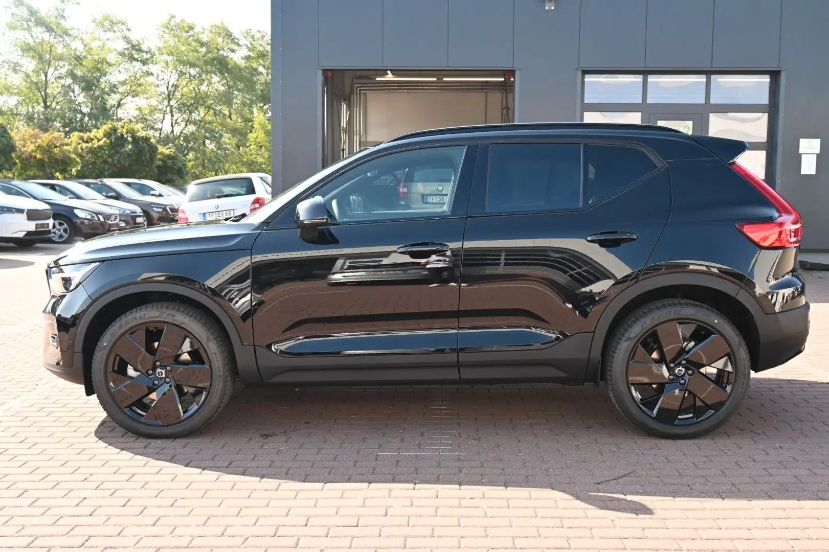 Volvo XC40 B4 DKG Ultra Black Edition*FSHZG*360°*ACC Schwarz - 2