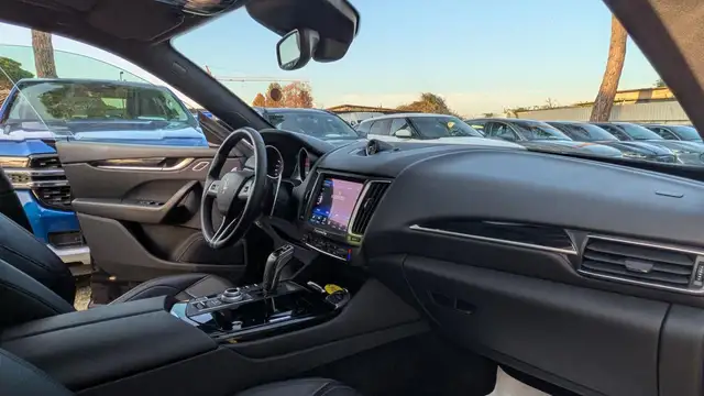 Maserati Levante view 11