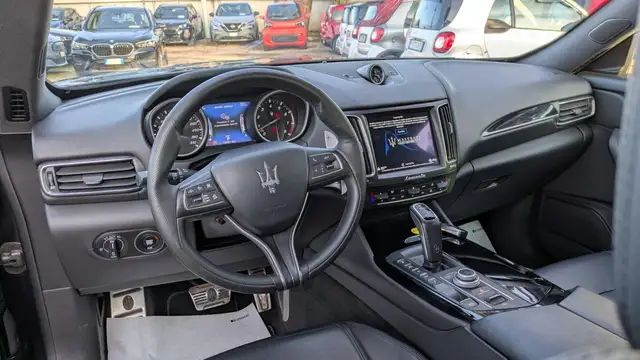 Maserati Levante view 6