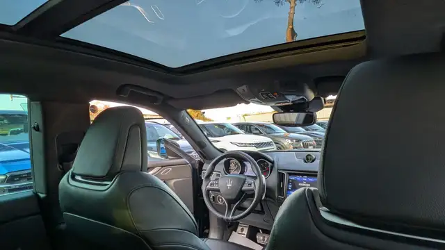 Maserati Levante view 10