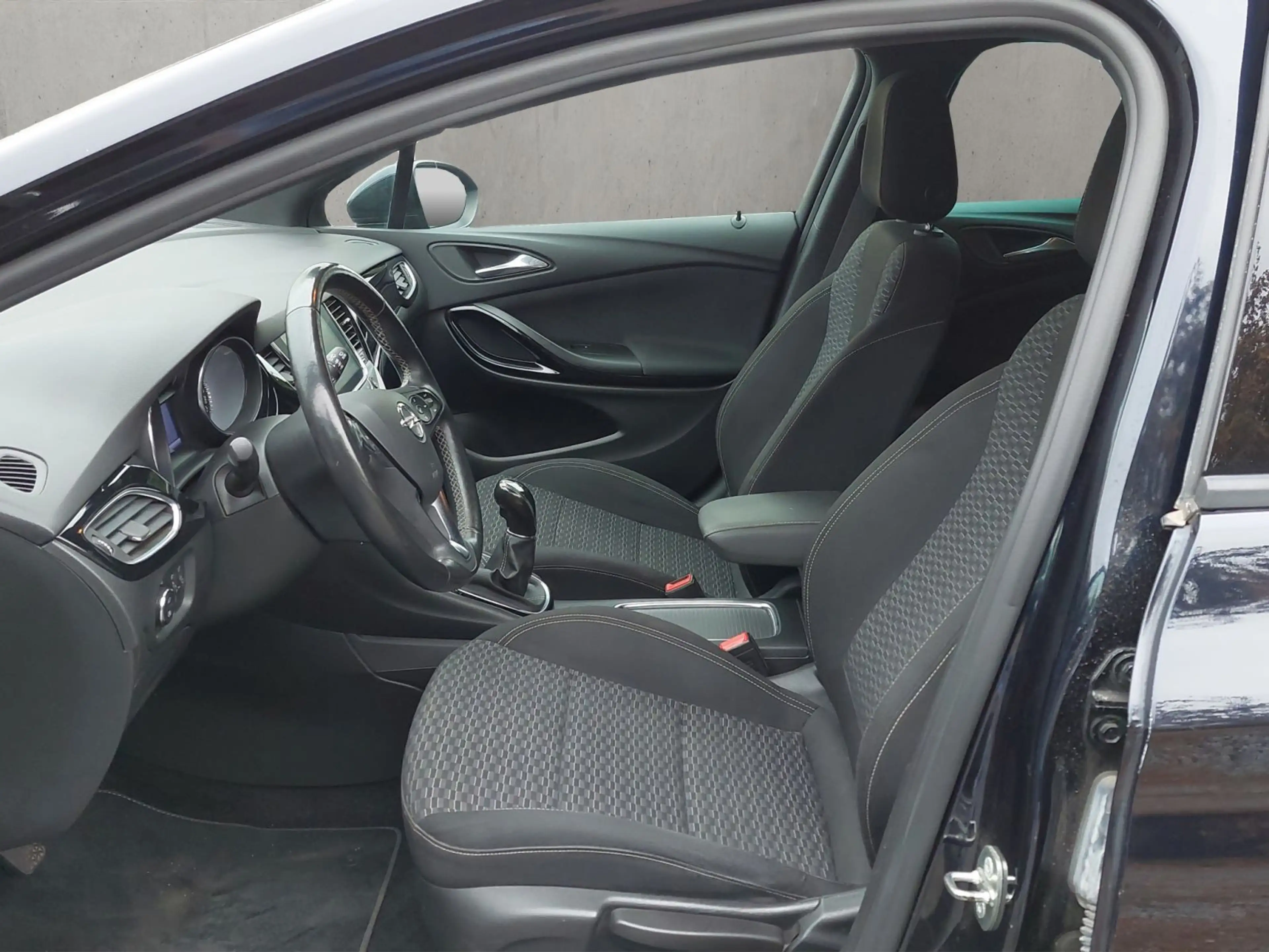 Opel Astra K 1.4 Turbo Sports Tourer Dynamic, 8-fach — photo 9