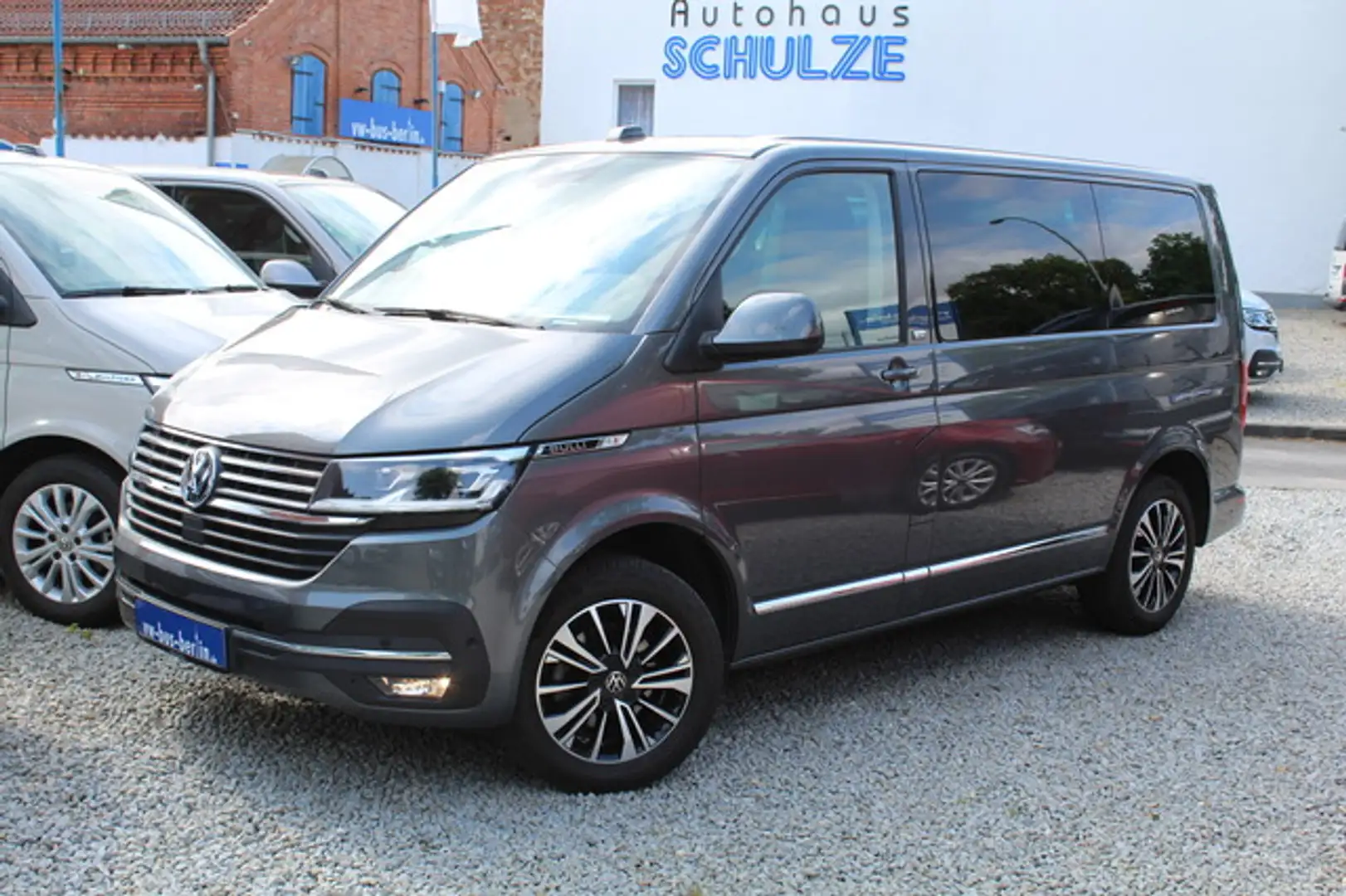 Volkswagen T6.1 Multivan Generation SIX DSG AHK ACC Standhz Grau - 1