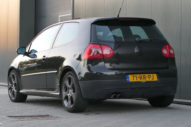 Volkswagen Golf view 4