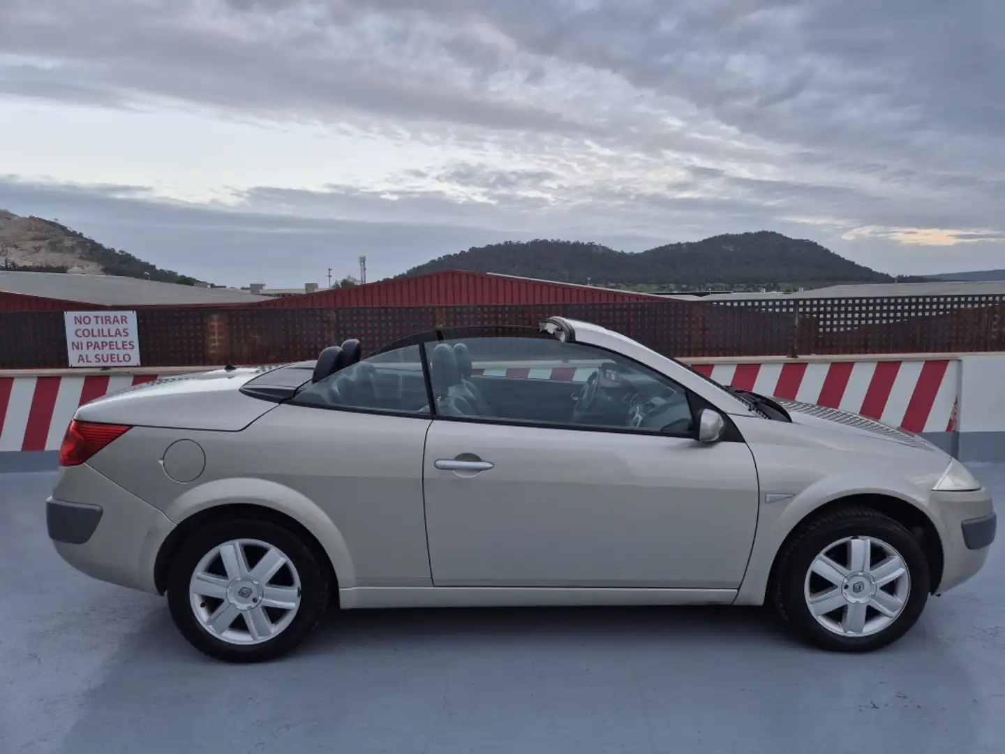 Renault Megane Cabrio 1.6 Dynamique Beige - 1