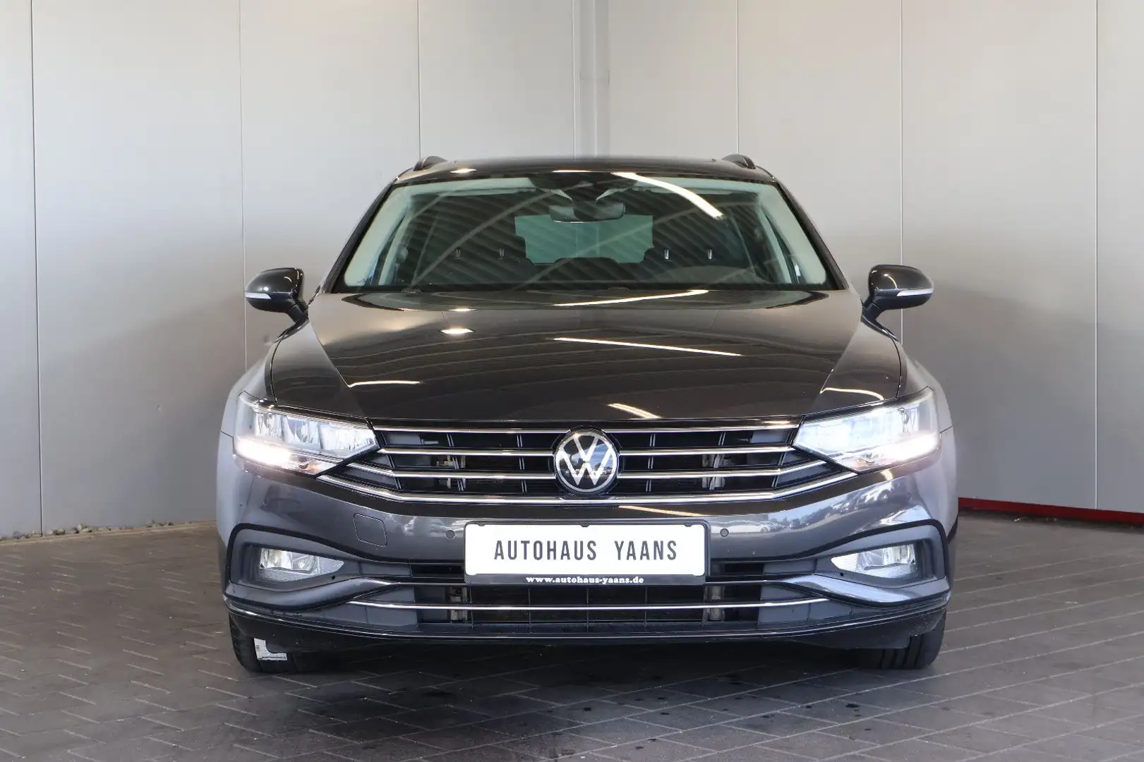 Volkswagen Passat Variant Passat 2.0 TDI Business ACC+KAM+PANO+CARPLAY Grau - 2