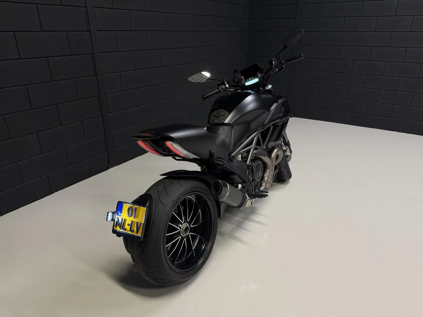 Ducati Diavel Dark Stealth Noir - 2