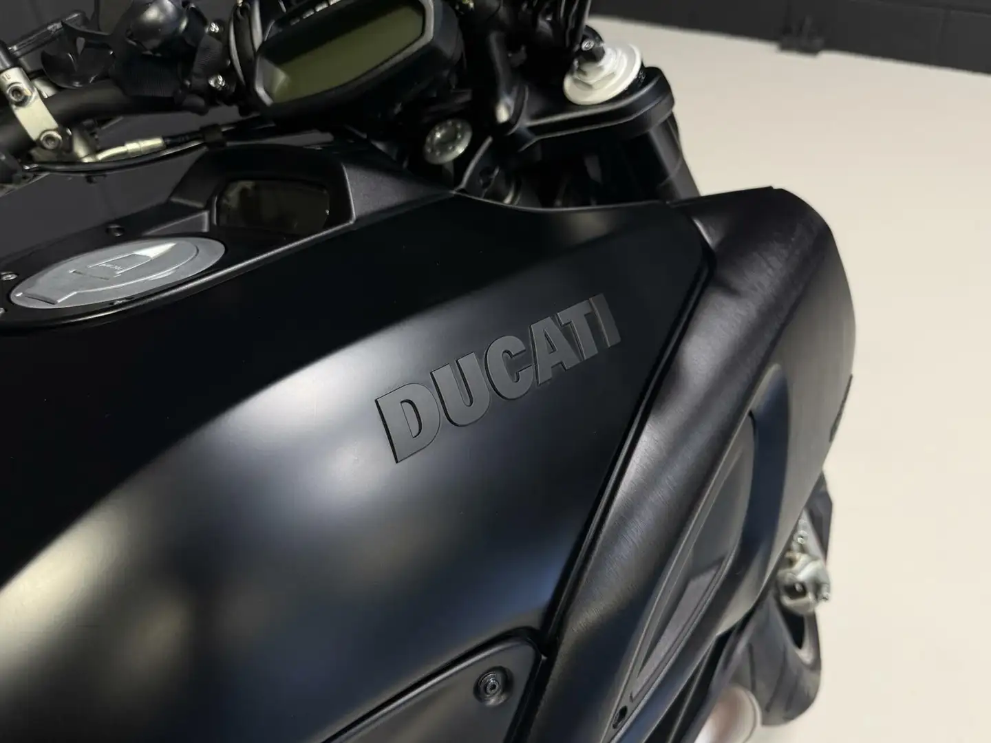 Ducati Diavel Dark Stealth Negru - 2