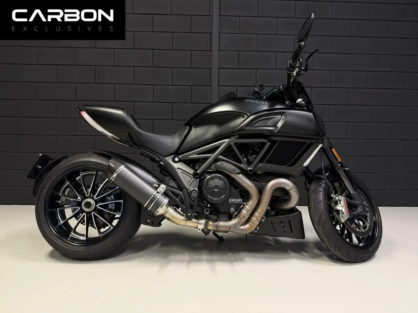 Ducati Diavel Dark Stealth Noir - 1