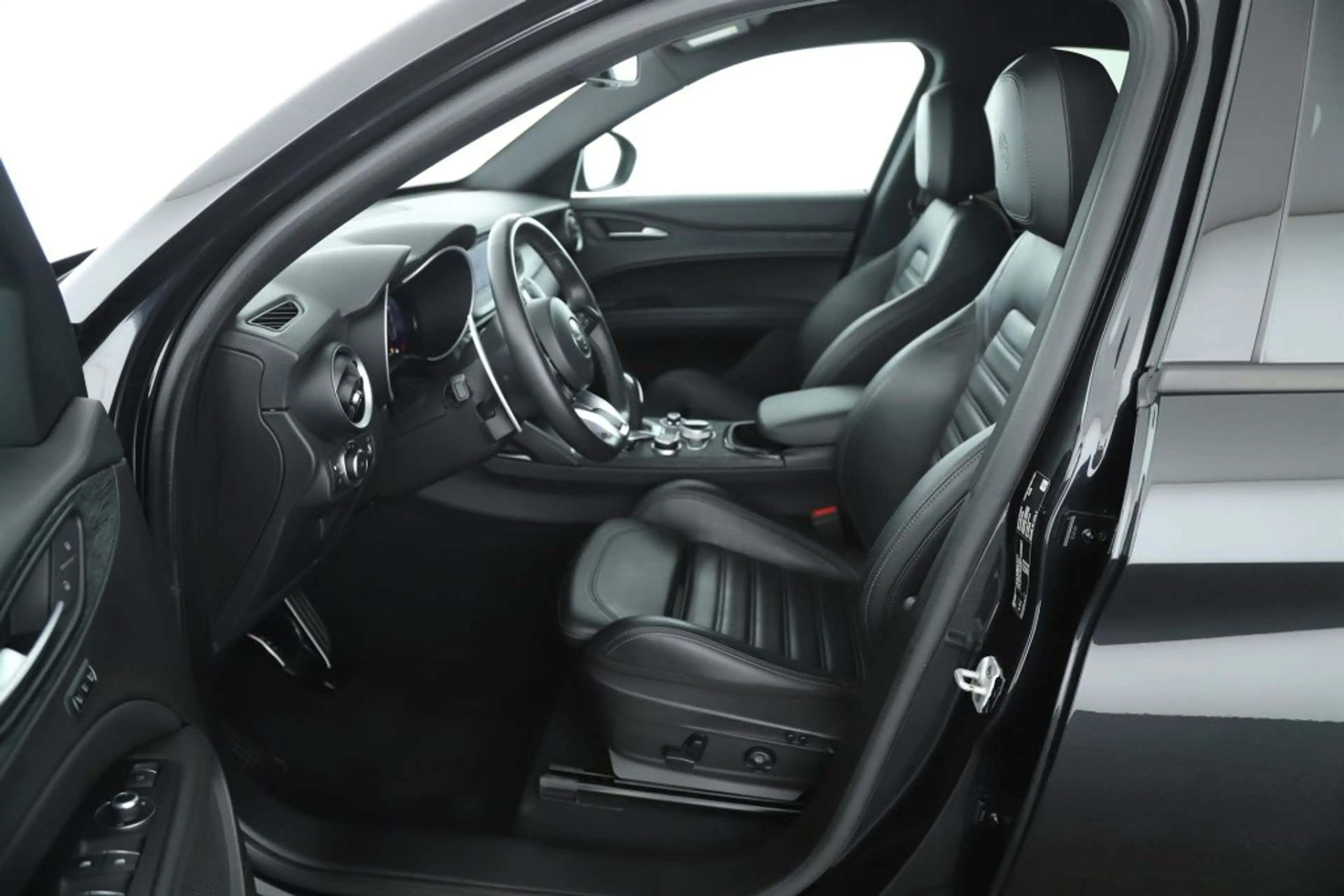 Alfa Romeo Stelvio Sprint 2,2 16 V 210 AT8 Q4 BLACKLINE 20ZOLL — photo 10