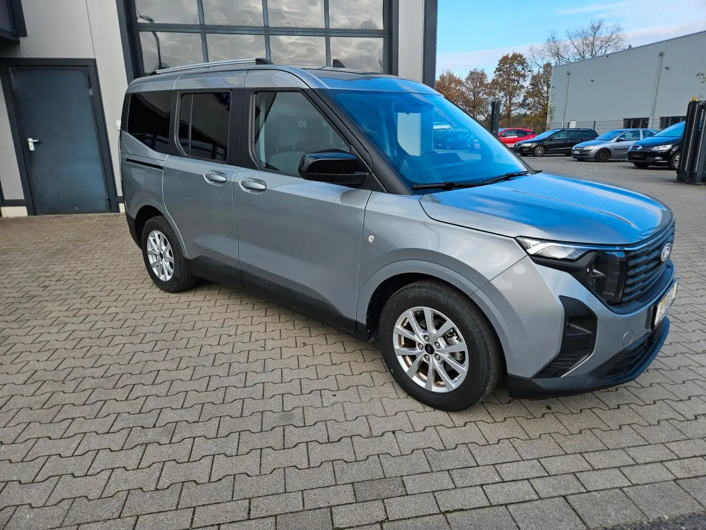 Ford Tourneo Courier Titanium Silber - 1
