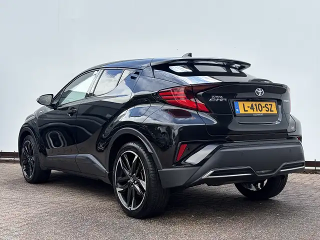 Toyota C-HR view 2