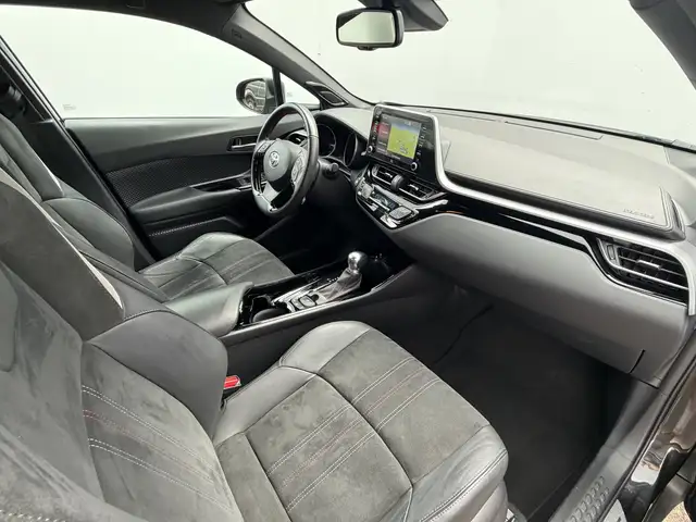 Toyota C-HR view 3