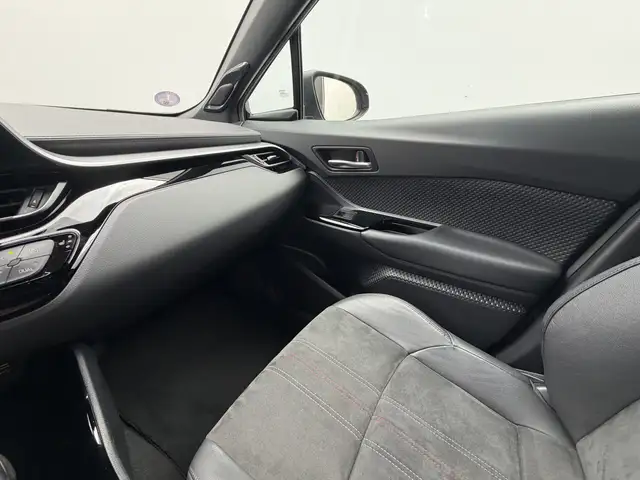 Toyota C-HR view 22