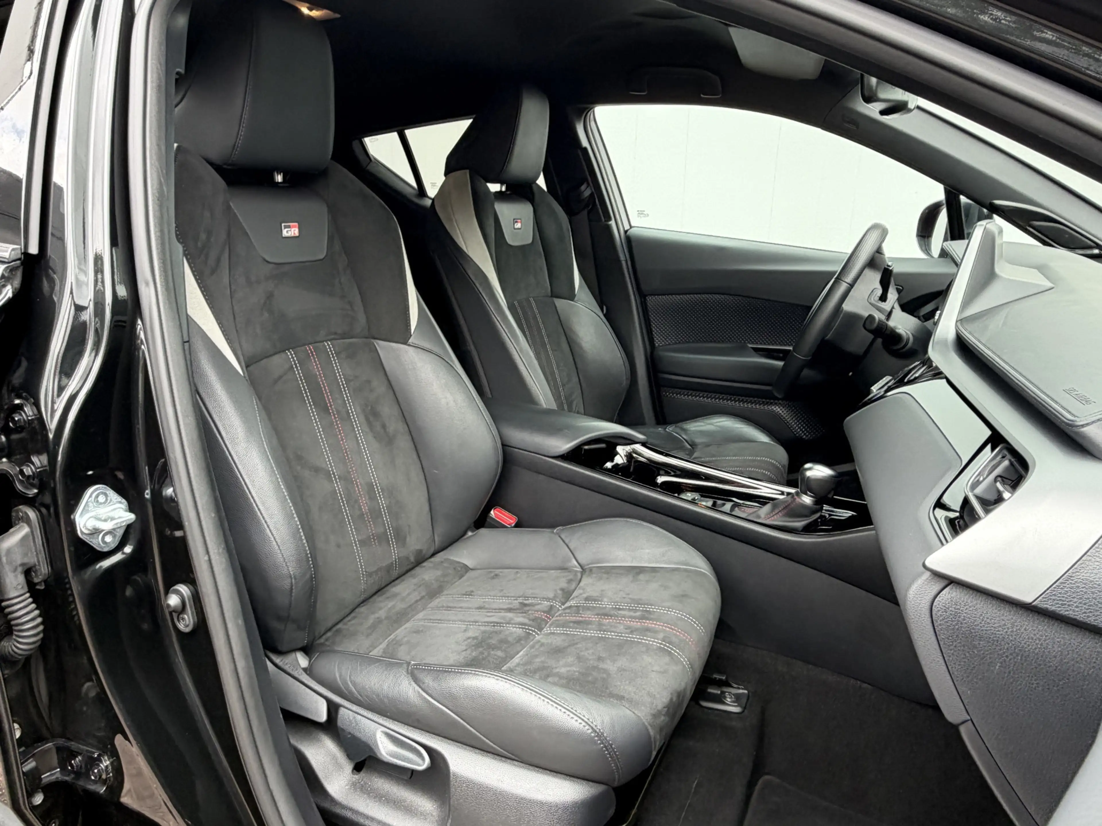 Toyota C-HR 2.0 Hybrid GR-Sport JBL Camera Alcantara Stoelverw — photo 16