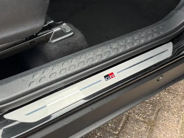 Toyota C-HR view 21