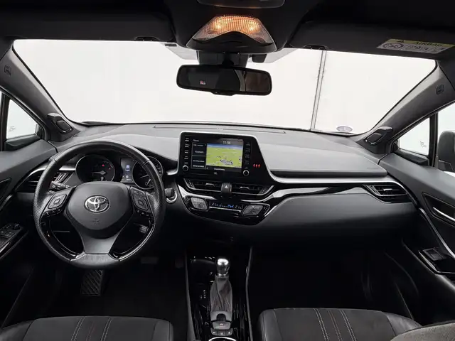 Toyota C-HR view 17